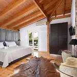 Agrolux Oasis - A Private Pool Escape In Lush Agricultural Serenity *