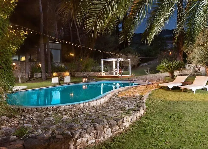 Agrolux Oasis - A Private Pool Escape In Lush Agricultural Serenity * Sálakos