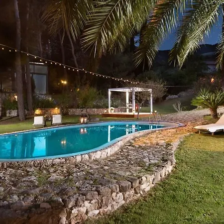 Agrolux Haven - Where Nature Meets Refined Comfort -Private Pool * Salakos