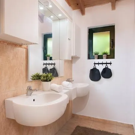 Agrolux Oasis - A Private Pool Escape In Lush Agricultural Serenity Villa *