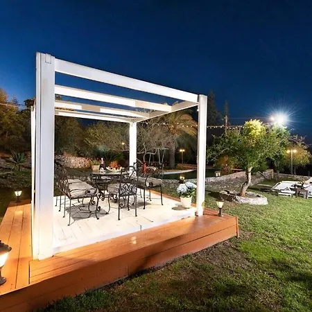 Agrolux Oasis - A Private Pool Escape In Lush Agricultural Serenity Salakos