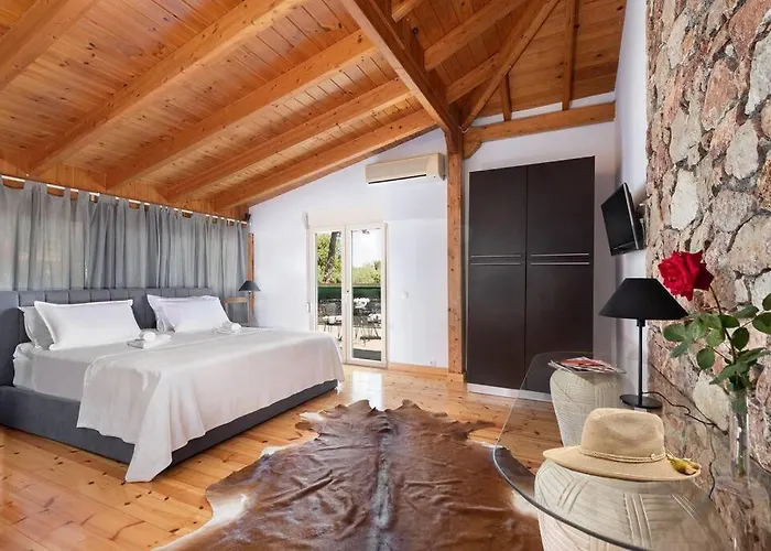 Agrolux Oasis - A Private Pool Escape In Lush Agricultural Serenity *