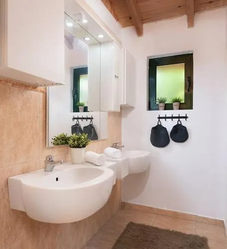 Agrolux Oasis - A Private Pool Escape In Lush Agricultural Serenity فيلة *