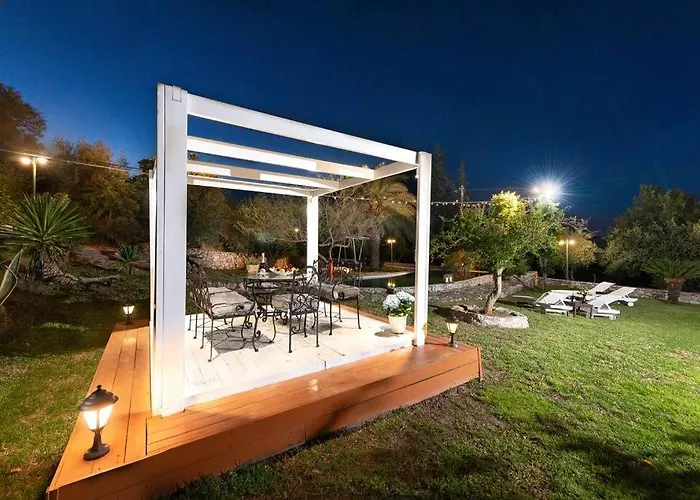 Agrolux Oasis - A Private Pool Escape In Lush Agricultural Serenity سالاكوس