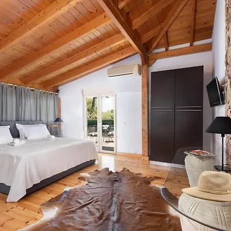 Agrolux Oasis - A Private Pool Escape In Lush Agricultural Serenity *